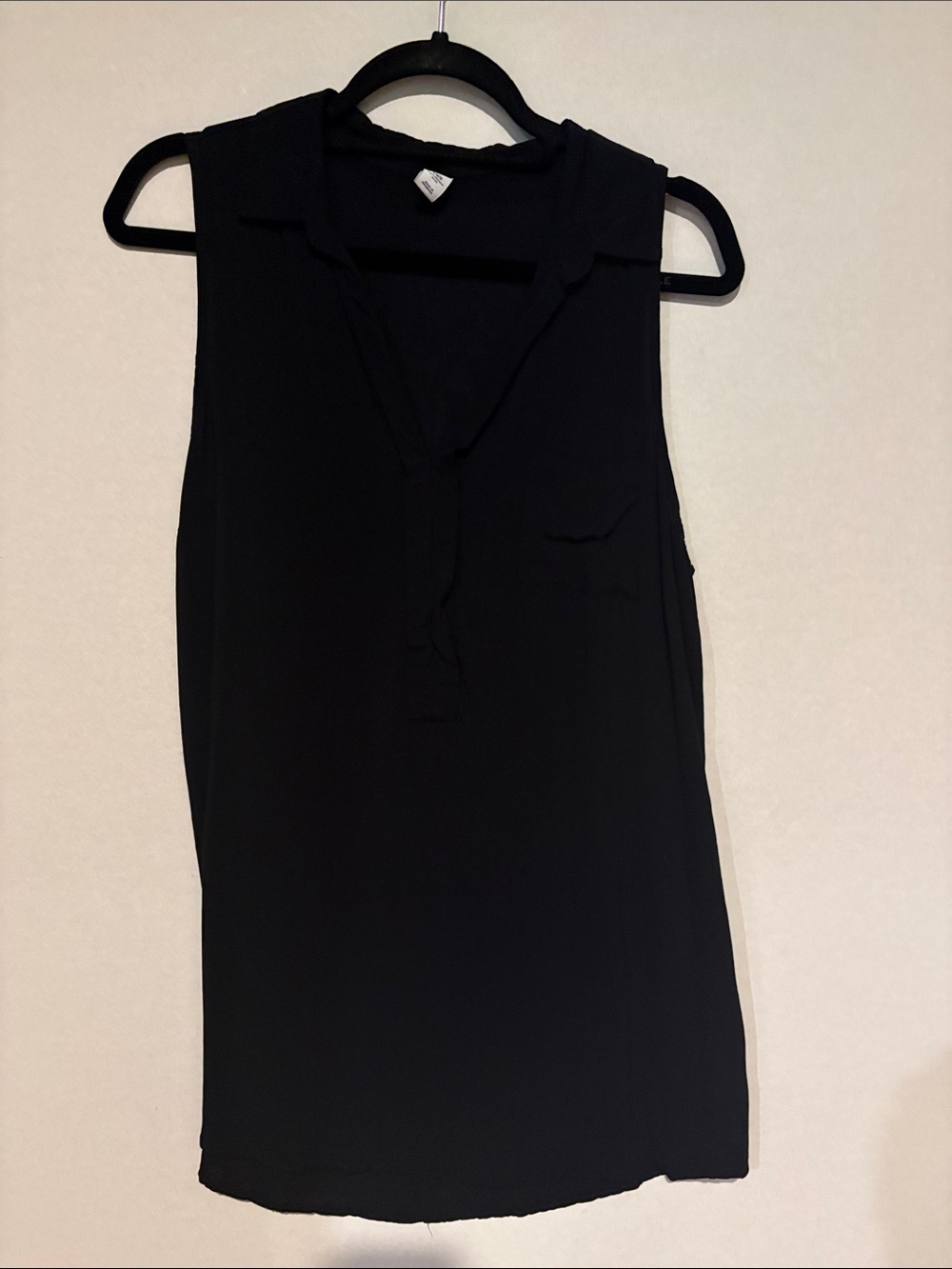 Old Navy - Women's Sleeveless Blouse. Black. Size Large TALL